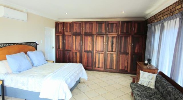 To Let 4 Bedroom Property for Rent in Winterstrand Eastern Cape